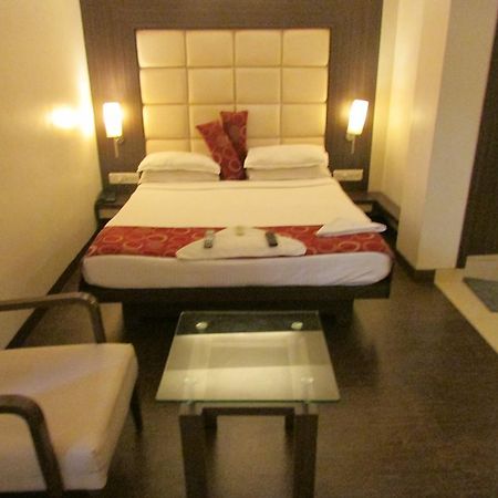 Hotel Mourya Residency Thane Exteriör bild