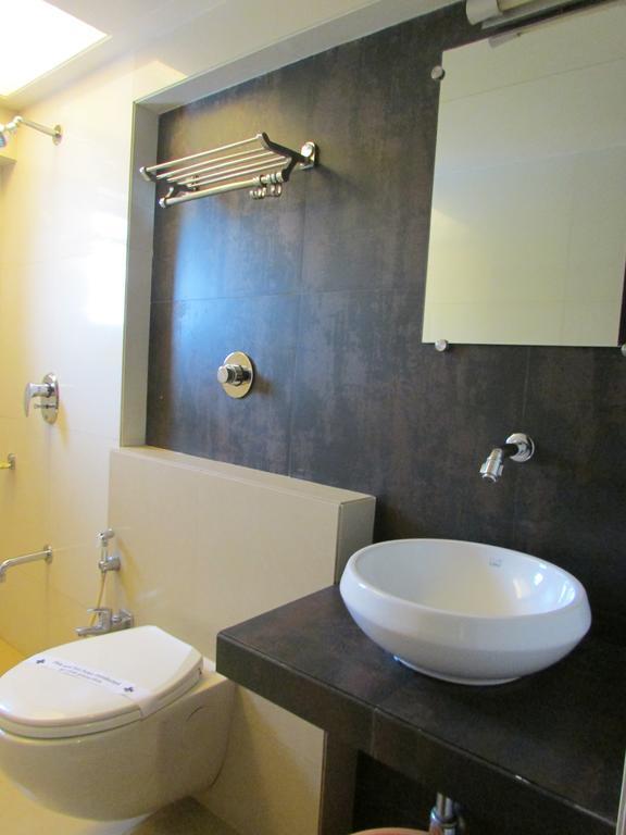 Hotel Mourya Residency Thane Exteriör bild
