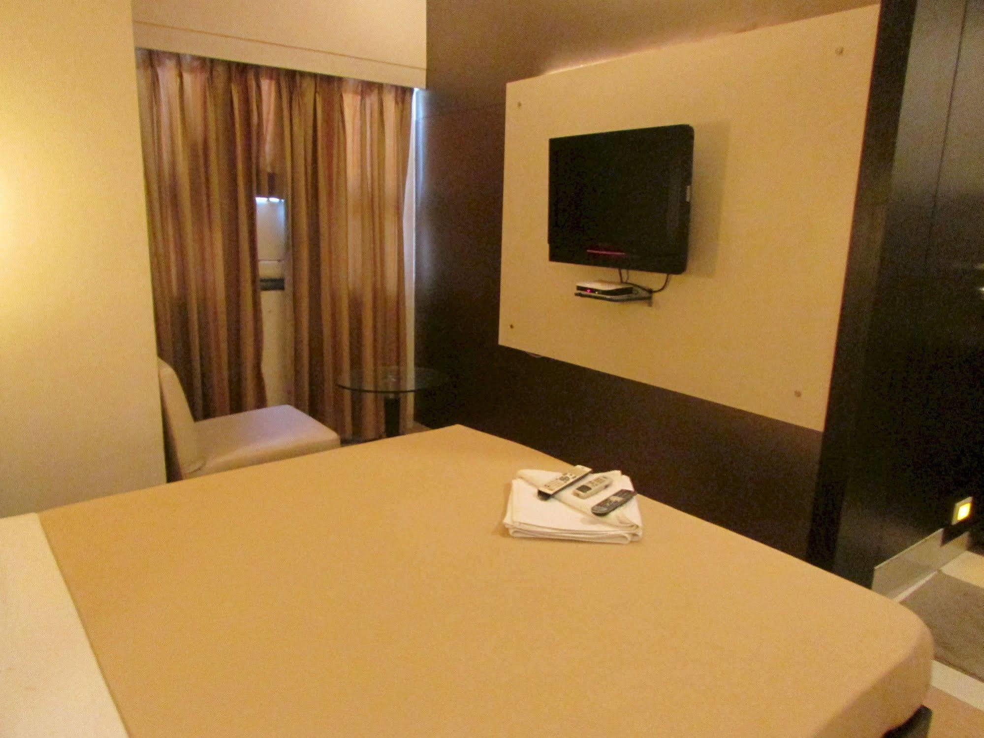 Hotel Mourya Residency Thane Exteriör bild