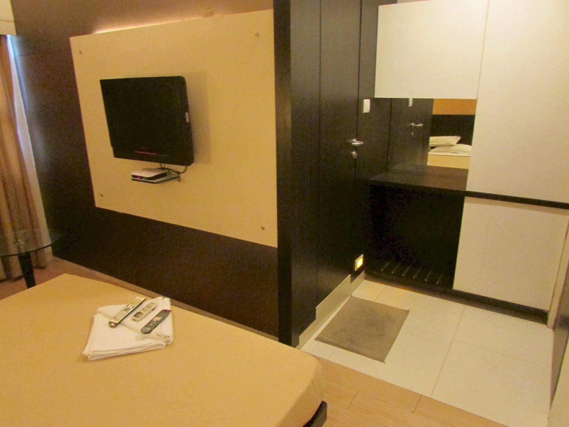 Hotel Mourya Residency Thane Exteriör bild