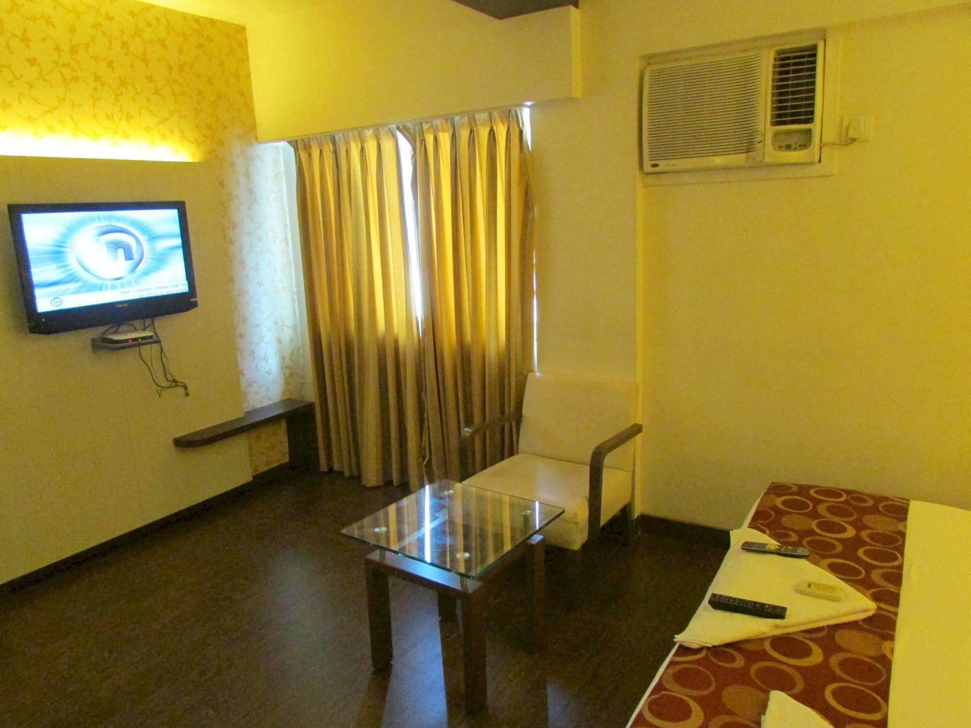 Hotel Mourya Residency Thane Exteriör bild