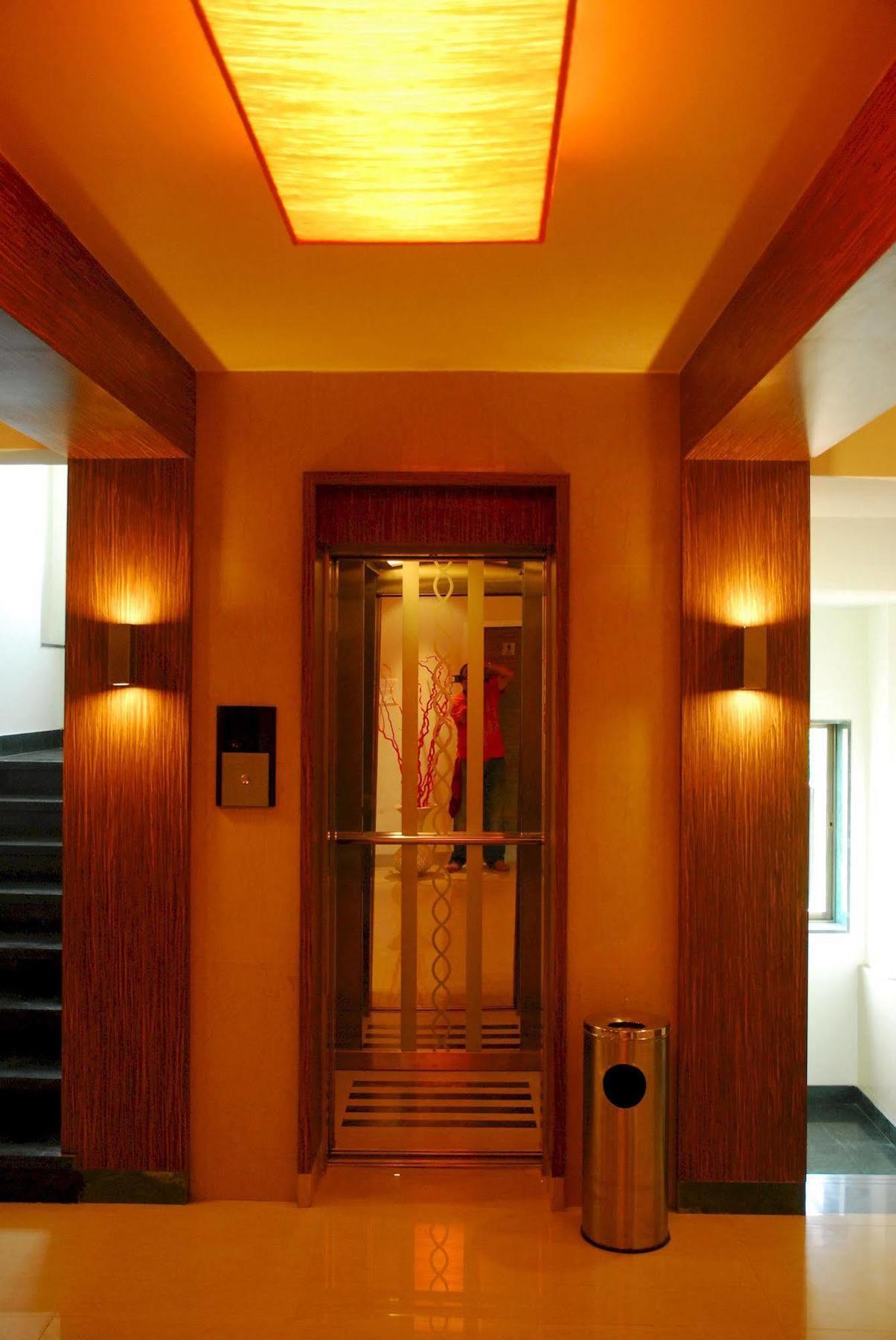 Hotel Mourya Residency Thane Exteriör bild