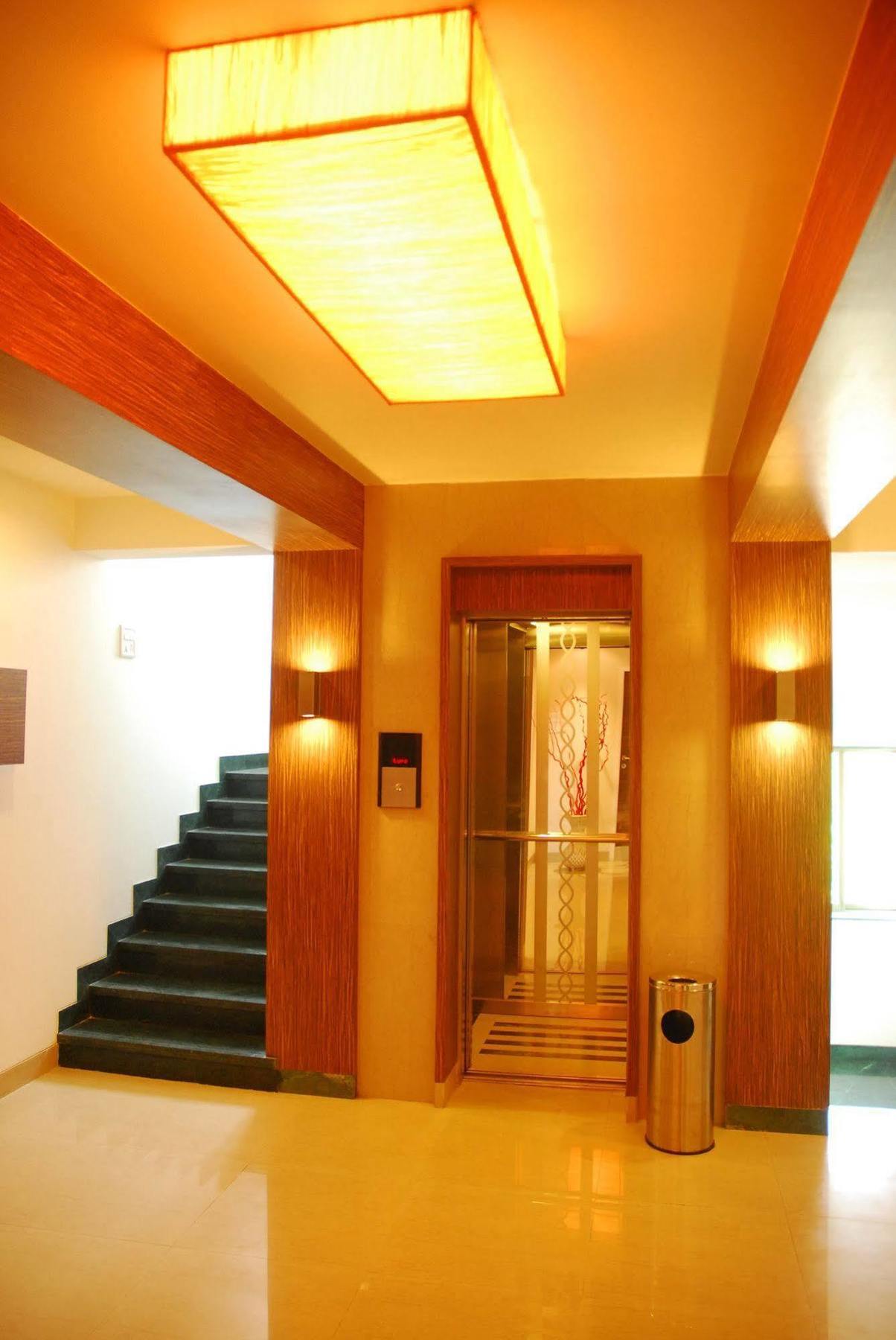 Hotel Mourya Residency Thane Exteriör bild